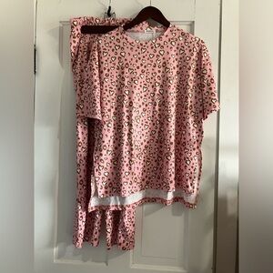 NWT Ekouaer Pink Leopard Print Pajama Set